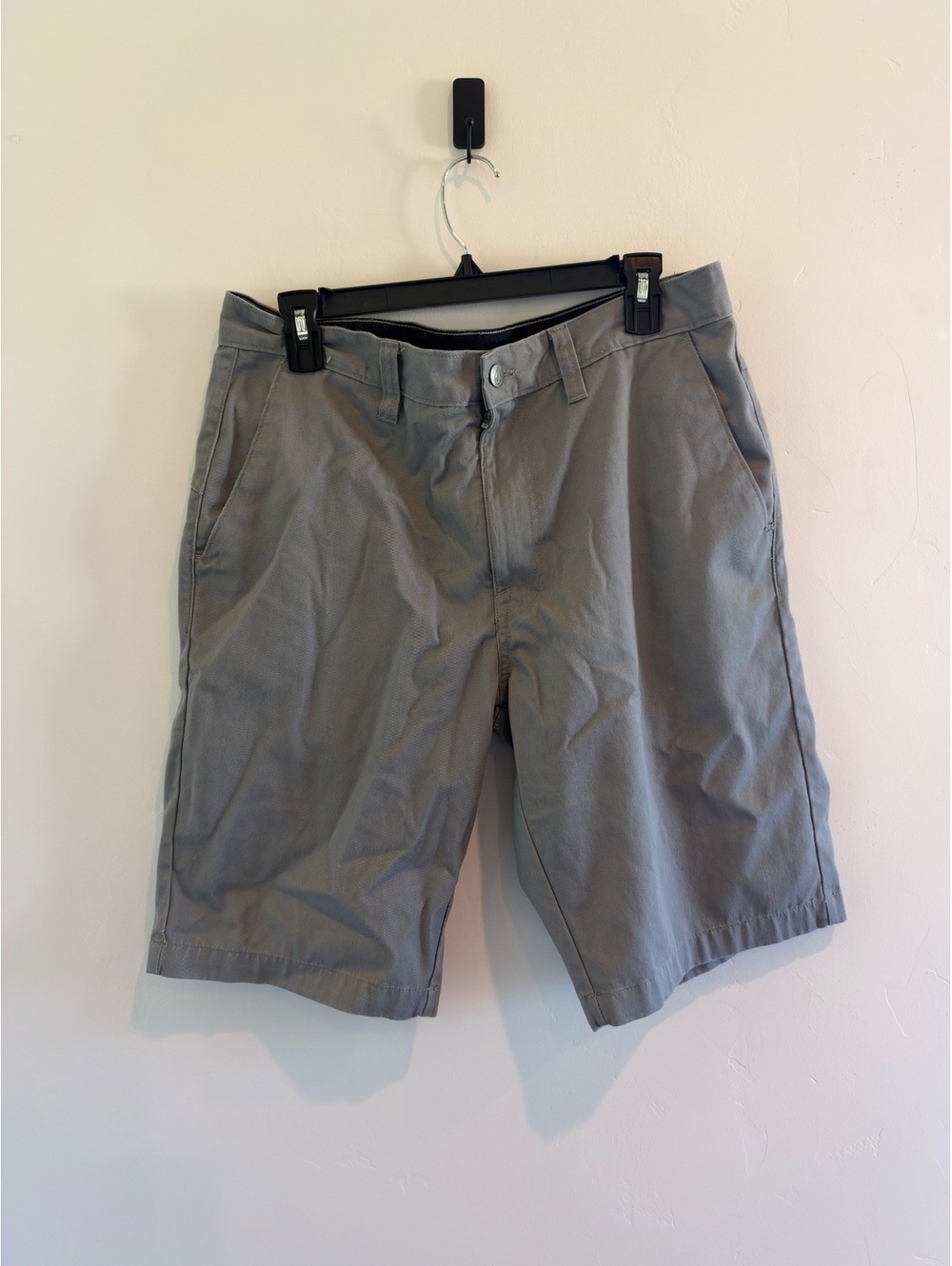 Volcom Men’s Gray Chino Shorts Size 33 Skate Casual Walking Shorts